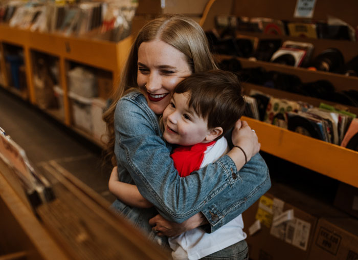 Netizens Encourage This Guy To Tell His Bio Mom Who He Is, Emotions Overflow In The Following Update Netizens Encourage This Guy To Tell His Bio Mom Who He Is, Emotions Overflow In The Following Update