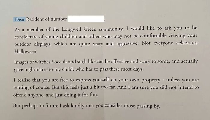 Mom&rsquo;s &ldquo;Low-Budget&rdquo; Halloween Decoration Sparks Outrage As Neighbors Send &ldquo;Anonymous&rdquo; Letter