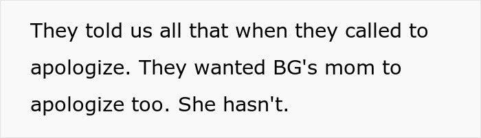 Text message conversation showing a dispute about a mom refusing to change her daughter&rsquo;s dress at a birthday party.