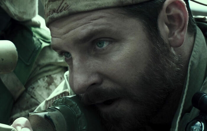 Chris Kyle looking in American Sniper
