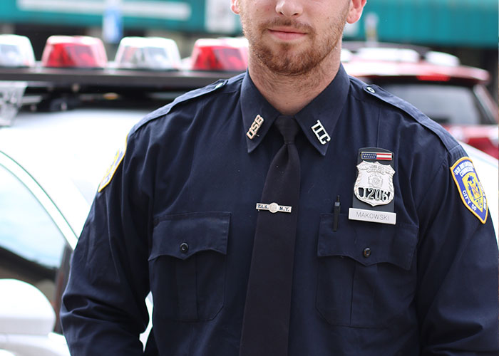 Neighbor Calls Police Because Of A Few Leaves, Regrets It After This Guy Gets Revenge