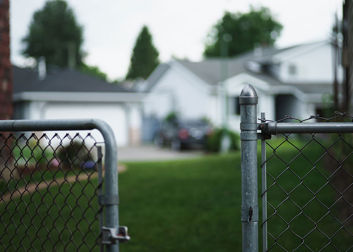 Neighbor Calls Police Because Of A Few Leaves, Regrets It After This Guy Gets Revenge