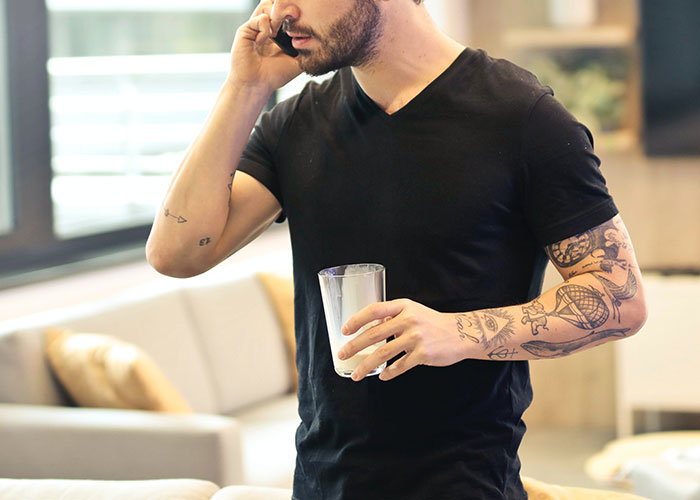 Neighbor Calls Police Because Of A Few Leaves, Regrets It After This Guy Gets Revenge