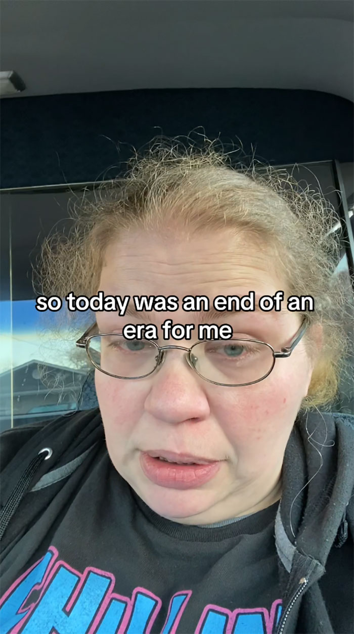 People Come Up With Hilarious Memes After Walmart Employee Quits Company, Speculate About New Job