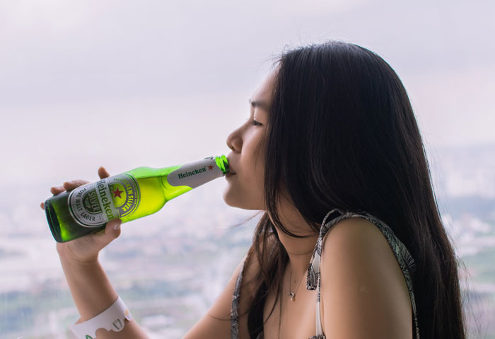 Parents Are Livid Aunt Didn’t Stop 23 Y.O. Niece From Drinking Beer And Watching A “Dirty” Movie Parents Are Livid Aunt Didn’t Stop 23 Y.O. Niece From Drinking Beer And Watching A “Dirty” Movie