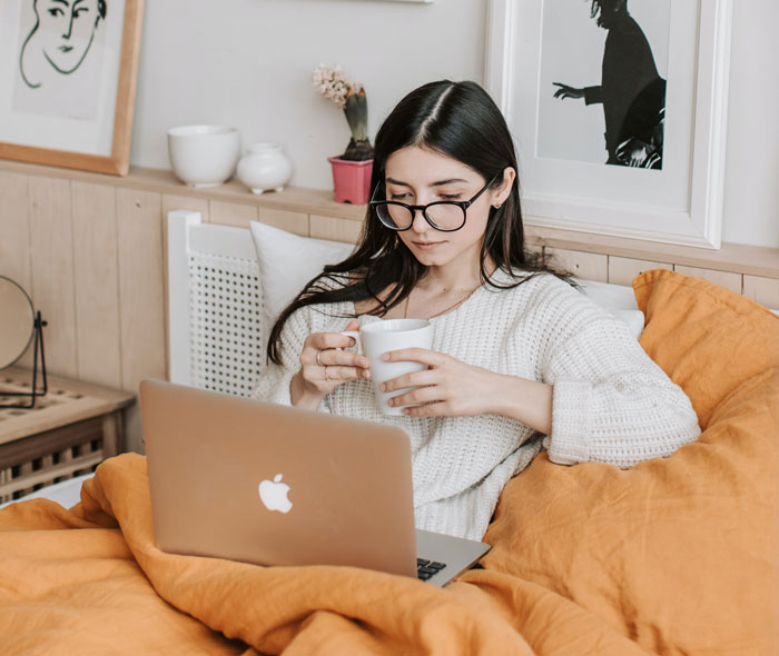 Parents Are Livid Aunt Didn’t Stop 23 Y.O. Niece From Drinking Beer And Watching A “Dirty” Movie Parents Are Livid Aunt Didn’t Stop 23 Y.O. Niece From Drinking Beer And Watching A “Dirty” Movie