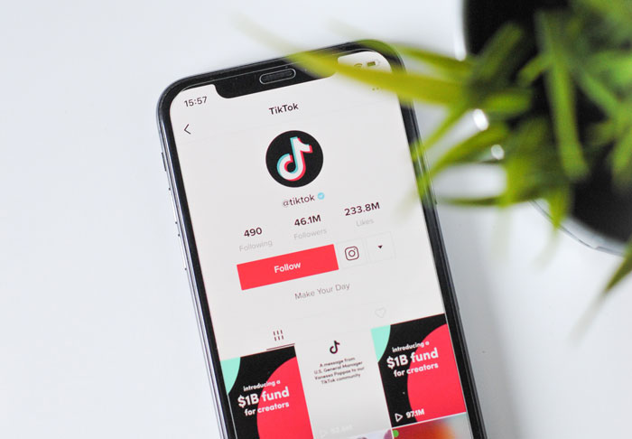 36 People Online Predict What Will Seem "Not Normal" In A Decade's Time