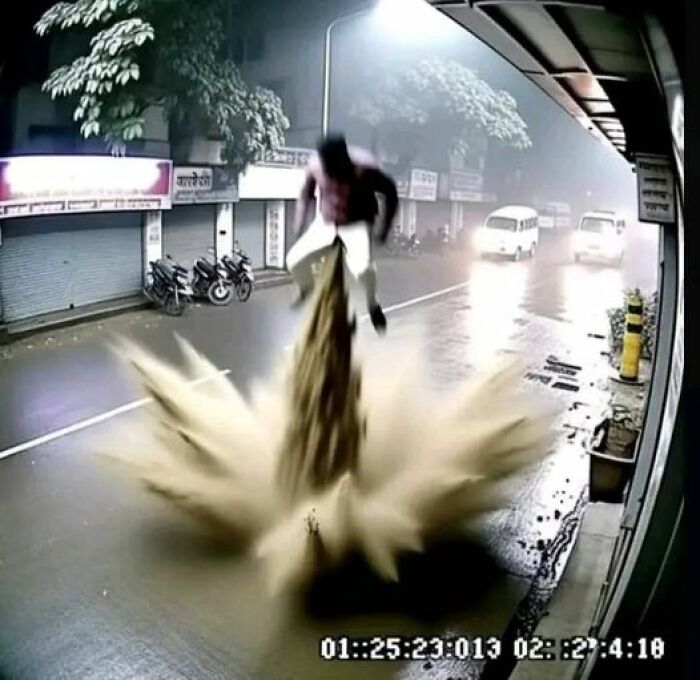 50 Weird Images That Need No Context Whatsoever To Be Hilarious, As Seen On This FB Page