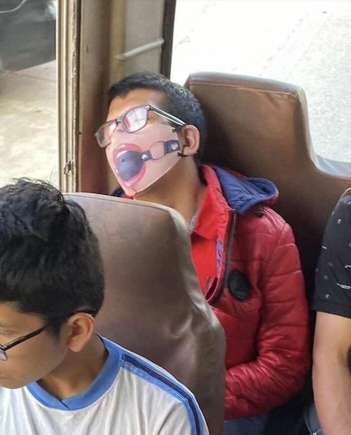 50 Weird Images That Need No Context Whatsoever To Be Hilarious, As Seen On This FB Page