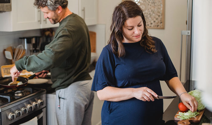 Woman Gets Bashed By Her Friend For The Dinner She Prepared, Asks The Internet Who&rsquo;s Wrong