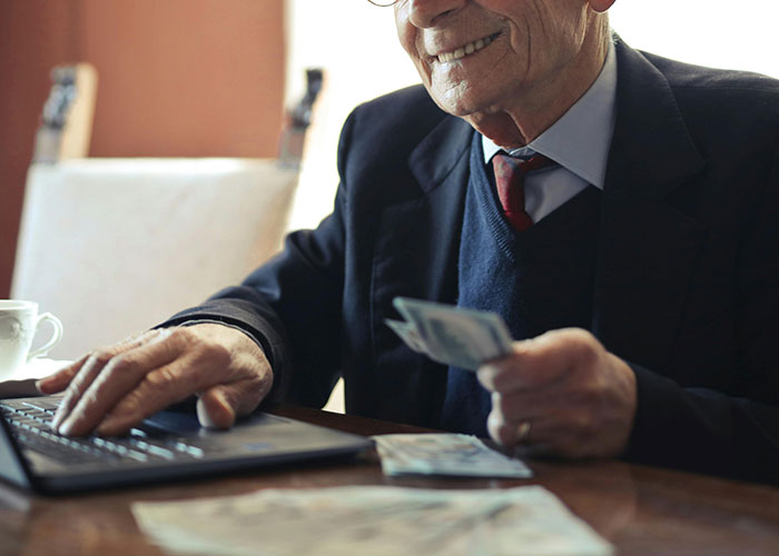 “It Was A Culture Of Fear”: People Over 50 Reveal What Work Culture Used To Look Like