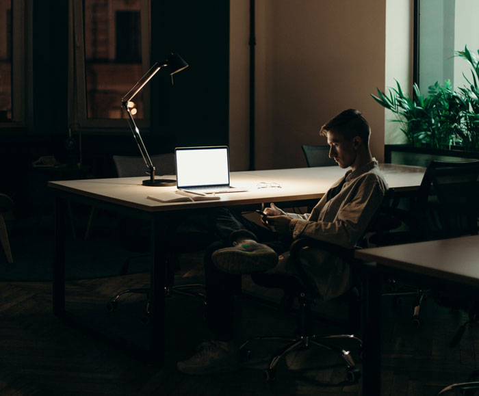 30 People Discuss Common Signs That Someone Is Living A Miserable Life