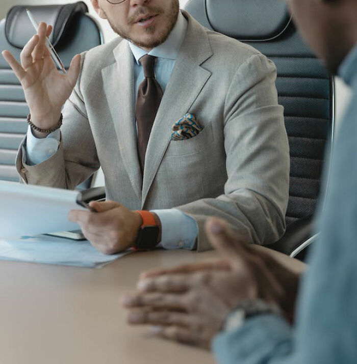 “Alright, Then I Quit”: 30 Jobs That Made New Hires Quit On Day 1