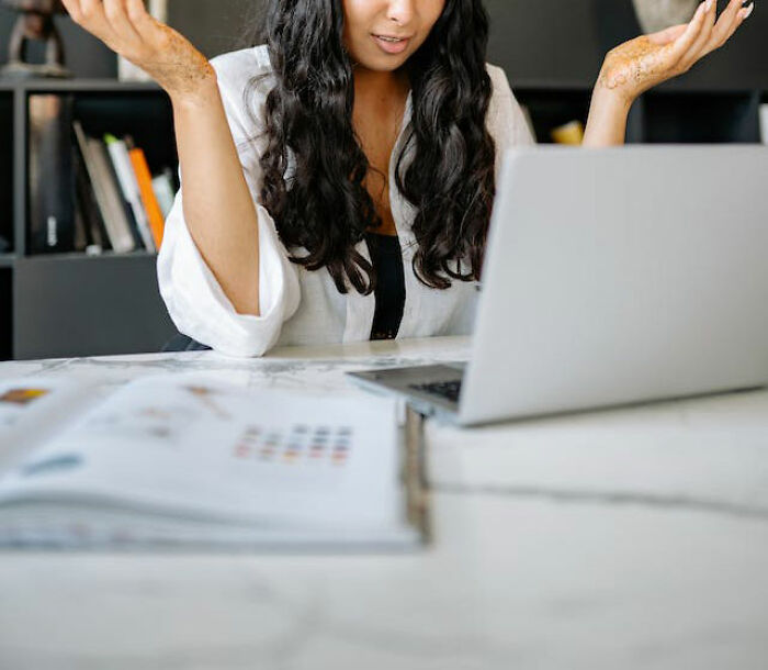 “Alright, Then I Quit”: 30 Jobs That Made New Hires Quit On Day 1