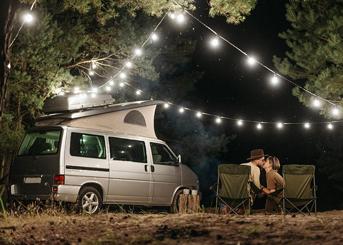 Woman Feels Guilty She Won't Be Able To Get Over Awful Proposal, People Tell Her To Run