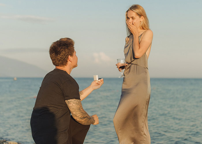 Woman Feels Guilty She Won't Be Able To Get Over Awful Proposal, People Tell Her To Run