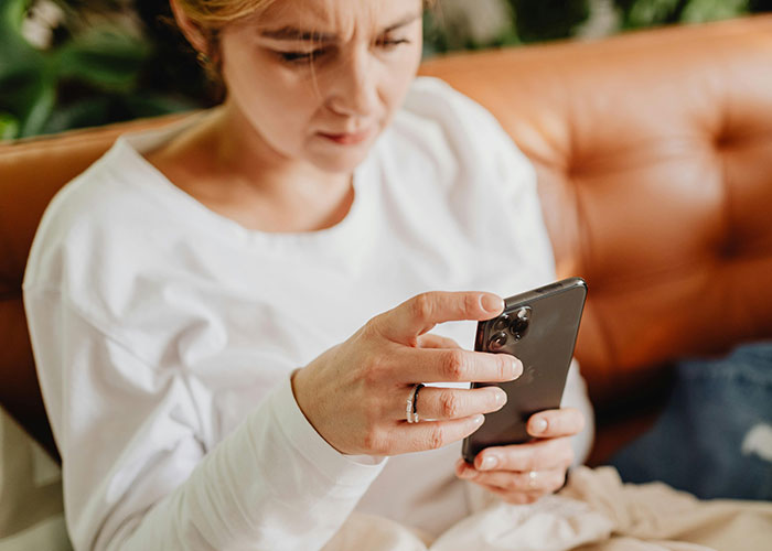 Woman Feels Guilty She Won't Be Able To Get Over Awful Proposal, People Tell Her To Run