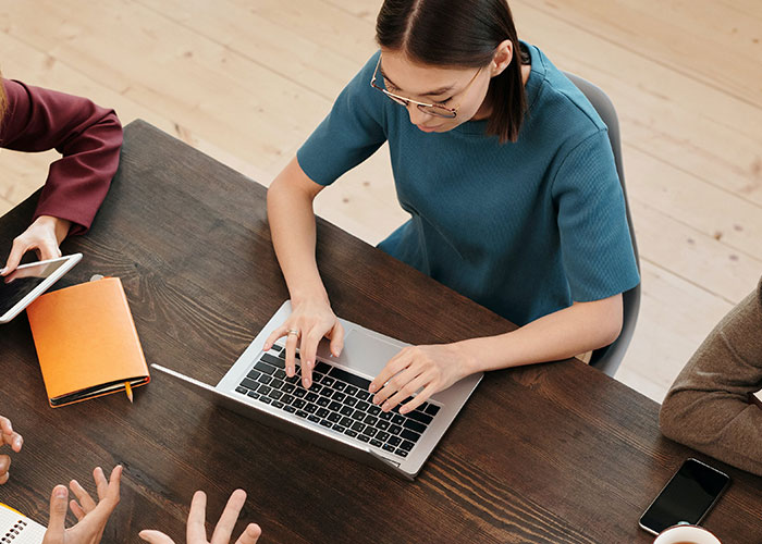 &ldquo;Things Blew Up&rdquo;: Secretary Takes Meticulous Notes Of Boss&rsquo;s Every Word, Gets Her Fired