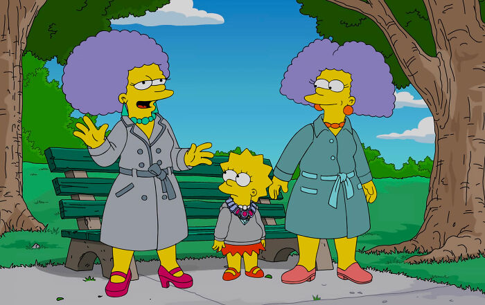 Patty Selma and Lisa talking