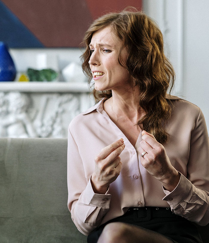 Woman Catches Jealous Sister About To Cut Her Wedding Dress, Bans Her From The Wedding Woman Catches Jealous Sister About To Cut Her Wedding Dress, Bans Her From The Wedding