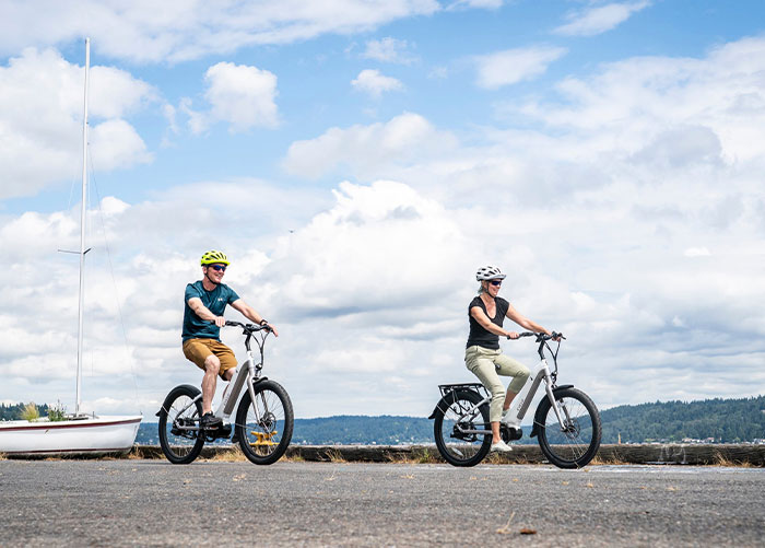 Woman Catches Jealous Sister About To Cut Her Wedding Dress, Bans Her From The Wedding Woman Catches Jealous Sister About To Cut Her Wedding Dress, Bans Her From The Wedding