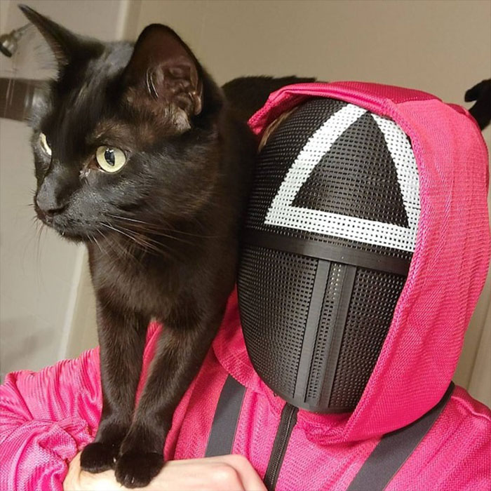 Be The Boss Of Halloween With Squid Game Guard Mask - Functioning Exactly Like The TV Show, It's Scary How Real It Looks