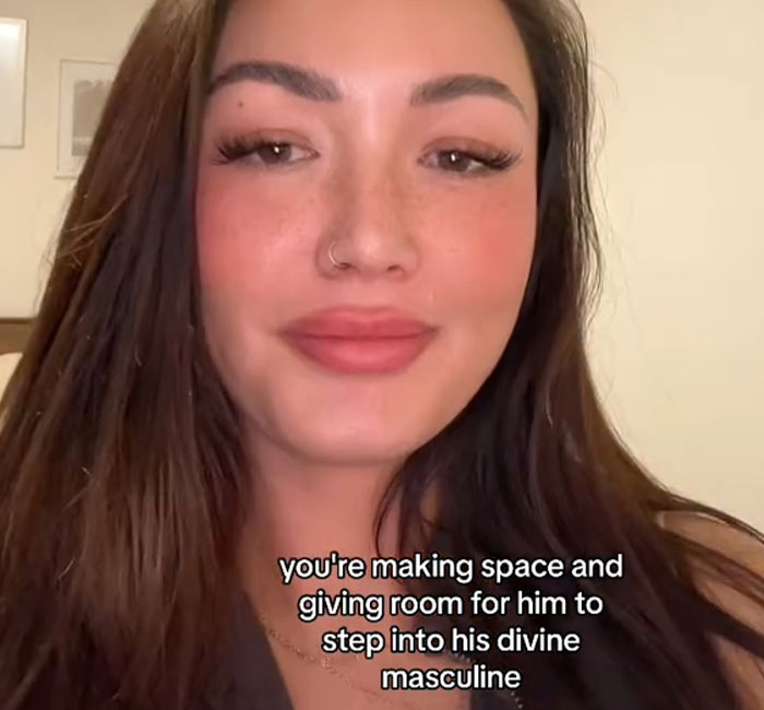 Woman Uses One Savage Line Whenever Men Want To Split The Bill On Dates Woman Uses One Savage Line Whenever Men Want To Split The Bill On Dates