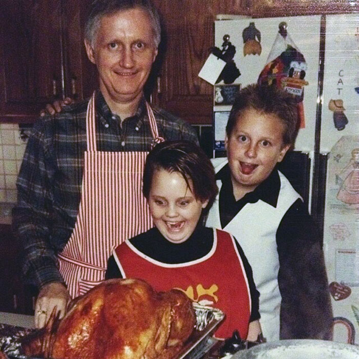 My Sister Reminded Me Of How My Family Is Incapable Of Taking A Normal Picture At Thanksgiving