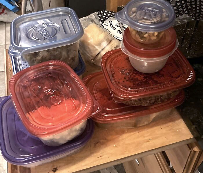 Spending Thanksgiving Alone And Working Every Year Can Be Rough. An Old Friend Just Dropped This Huge Spread At My House After My 12-Hour Shift. Can’t Stop Smiling