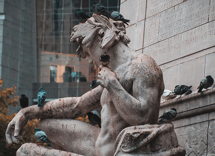 30 Conspiracy Theories That Some People Actually Believe Despite How Ridiculous They Sound