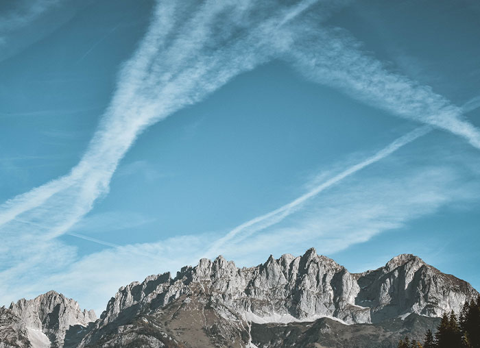 30 Conspiracy Theories That Some People Actually Believe Despite How Ridiculous They Sound