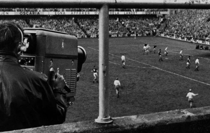 30 Conspiracy Theories That Some People Actually Believe Despite How Ridiculous They Sound