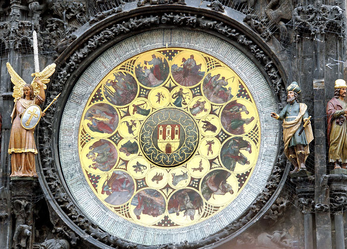 30 Conspiracy Theories That Some People Actually Believe Despite How Ridiculous They Sound