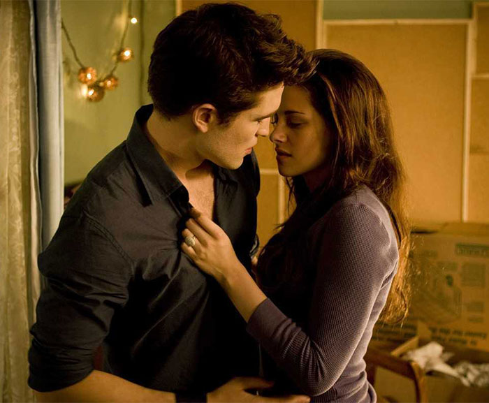 People Call Out Keanu Reeves And 30 Others For Having Zero Chemistry With Their Co-Stars On Screen