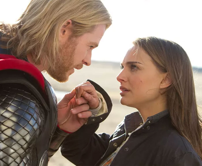 People Call Out Keanu Reeves And 30 Others For Having Zero Chemistry With Their Co-Stars On Screen