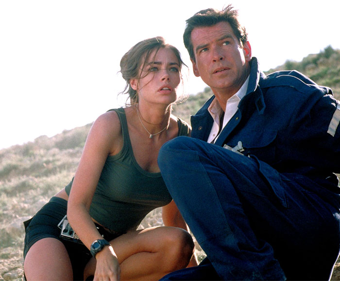 People Call Out Keanu Reeves And 30 Others For Having Zero Chemistry With Their Co-Stars On Screen