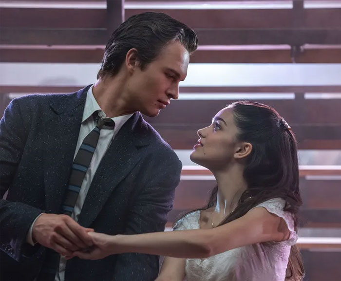 People Call Out Keanu Reeves And 30 Others For Having Zero Chemistry With Their Co-Stars On Screen