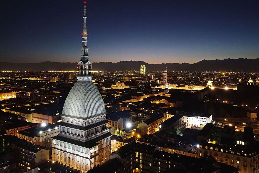 Here Are 10 Buildings That Are The Most Popular In Nighttime Photography As Shared By &ldquo;Buildworld&rdquo;