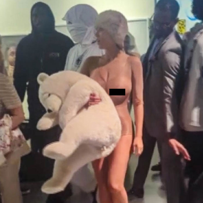 &ldquo;No Wonder Her Last Name Is 'Censori'&rdquo;: Bianca Censori&rsquo;s Provocative Look Steals The Spotlight Again