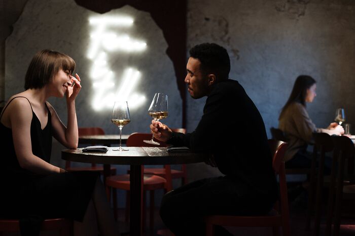 30 Men Shared What Behaviors Make Them Lose Interest When Dating