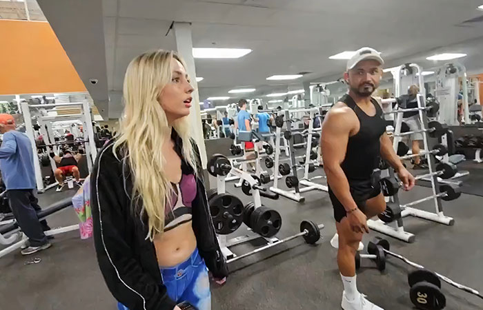 Woman’s “Social Experiment” To Wear “Painted Pants” At The Gym Completely Backfires Woman’s “Social Experiment” To Wear “Painted Pants” At The Gym Completely Backfires