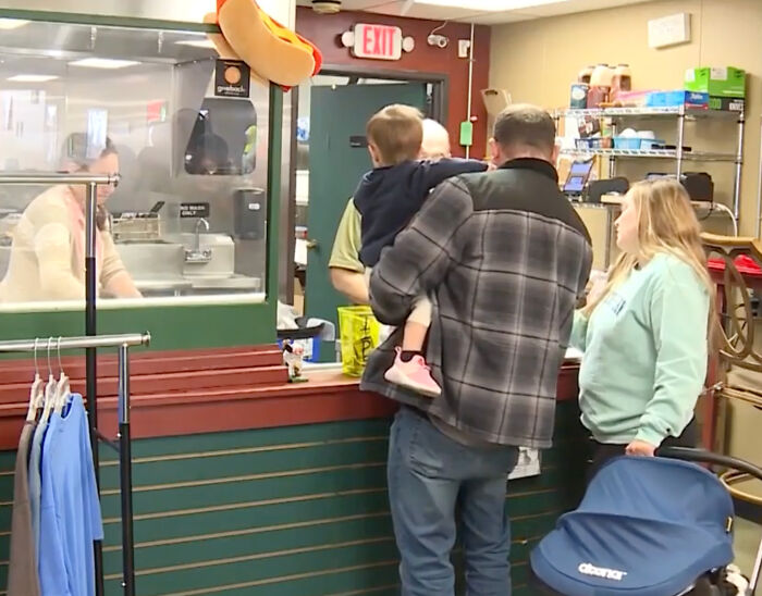 Heartbreaking Photo Of Restaurant Owner Looking Out The Window Goes Viral, Attracts Dozens Of Customers