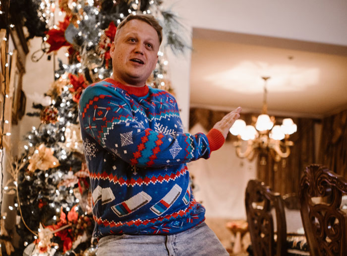 Man Weaponizes His Incompetence By Not Buying His Wife A Christmas Gift, She Plans On Leaving Him