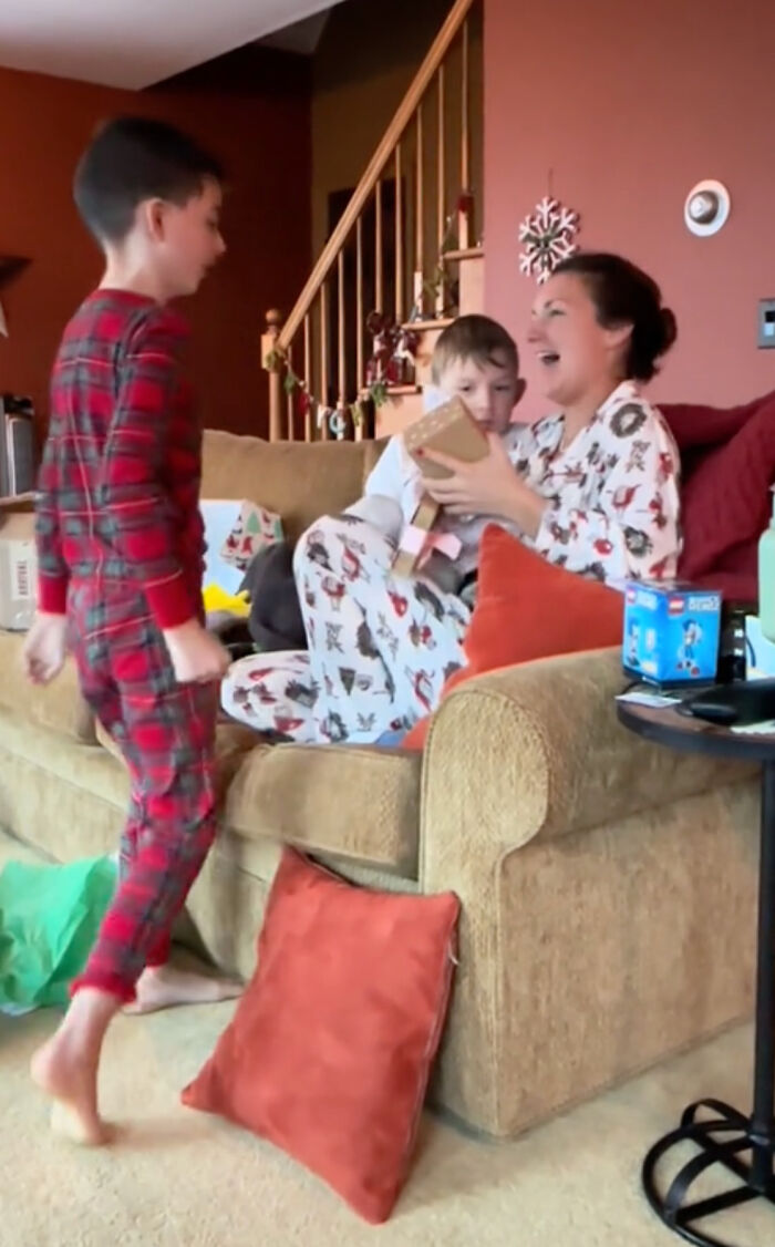 "He Healed My Inner Child": Boy Gives His Mom The Ultimate Christmas Gift "He Healed My Inner Child": Boy Gives His Mom The Ultimate Christmas Gift