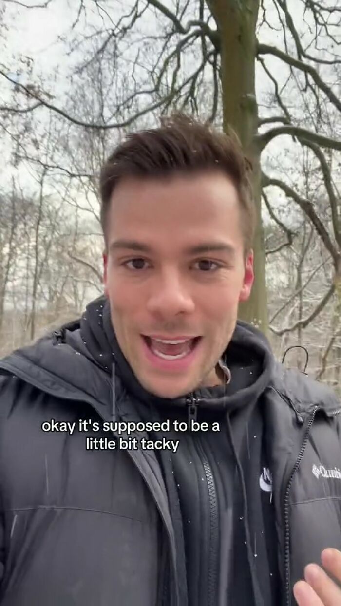 Man Calls Out “Boring” People Who Don’t Let Their Christmas Tree Be At Least A Little Bit Tacky Man Calls Out “Boring” People Who Don’t Let Their Christmas Tree Be At Least A Little Bit Tacky