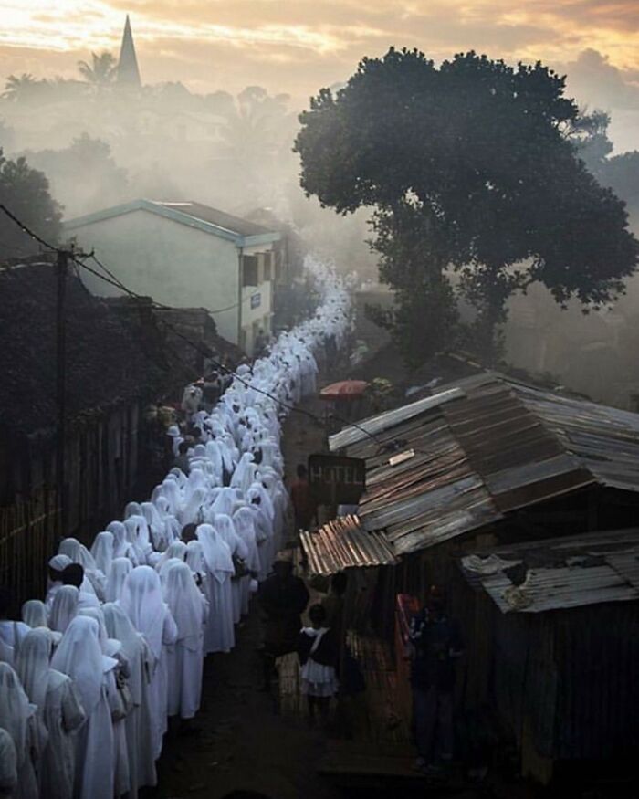 This Instagram Account Features Amusing Street Photographs And Has More Than 650 Thousand Followers (50 New Pics)