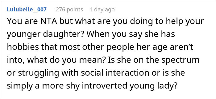 Dad Demands Daughter Invite Friendless Sister To Sit With Her At &ldquo;Popular&rdquo; Table, Mom Intervenes