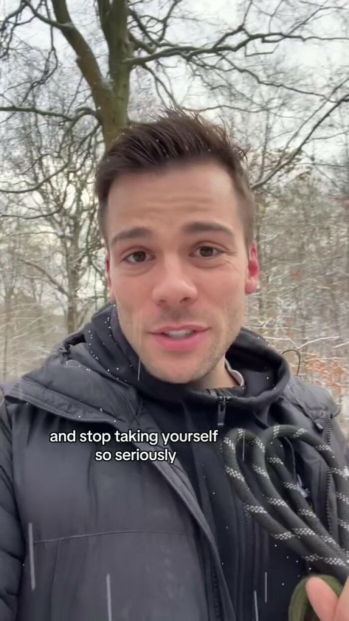 Man Calls Out “Boring” People Who Don’t Let Their Christmas Tree Be At Least A Little Bit Tacky Man Calls Out “Boring” People Who Don’t Let Their Christmas Tree Be At Least A Little Bit Tacky