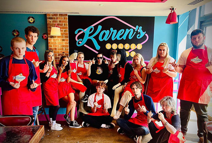 “We Got What We Paid For”: Man Spends The Night At Karen’s Hotel, Is Given Styrofoam Pillows “We Got What We Paid For”: Man Spends The Night At Karen’s Hotel, Is Given Styrofoam Pillows