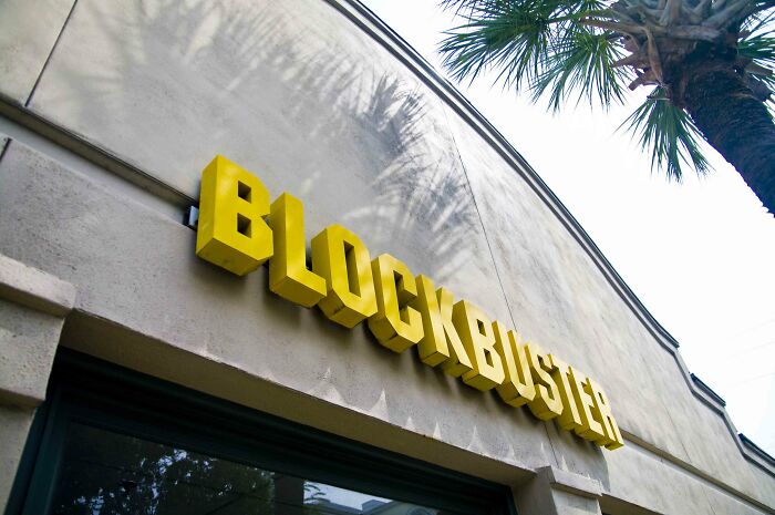 30 Currently Non-Existent Things That Were Part Of Some People's Childhoods, As Shared Online